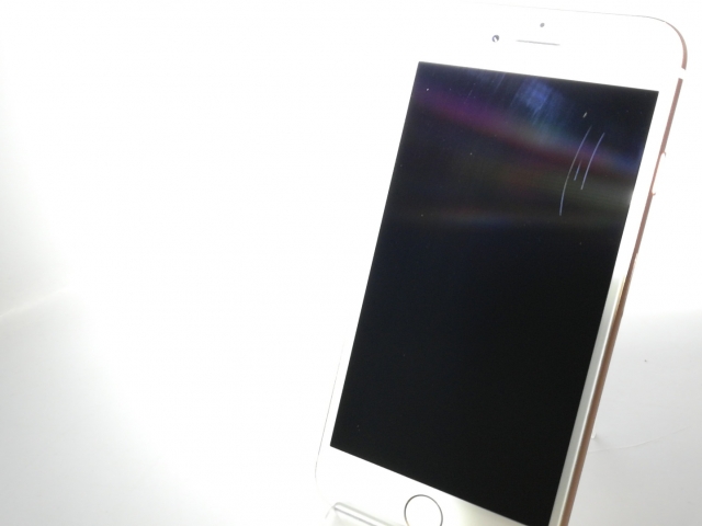 【中古】Apple docomo 【SIMロック解除済み】 iPhone 8 64GB ゴールド MQ7A2J/A【京都】保証期間１ヶ月【ランクC】_2