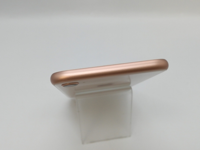 【中古】Apple docomo 【SIMロック解除済み】 iPhone 8 64GB ゴールド MQ7A2J/A【京都】保証期間１ヶ月【ランクC】_3