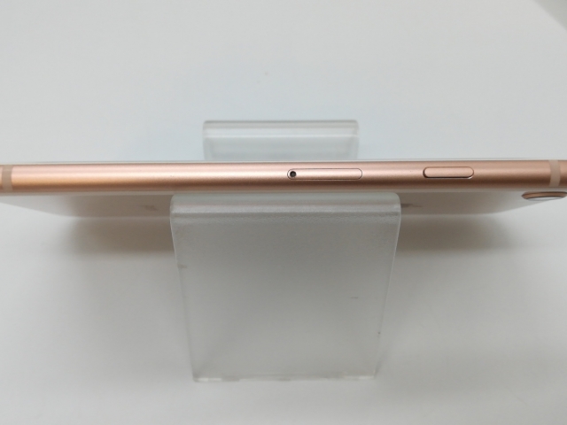 【中古】Apple docomo 【SIMロック解除済み】 iPhone 8 64GB ゴールド MQ7A2J/A【京都】保証期間１ヶ月【ランクC】_6