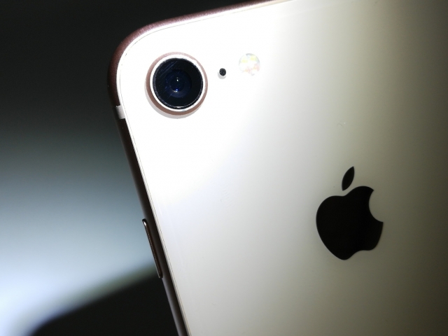 【中古】Apple docomo 【SIMロック解除済み】 iPhone 8 64GB ゴールド MQ7A2J/A【京都】保証期間１ヶ月【ランクC】_7
