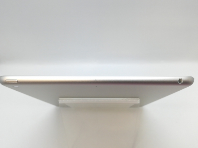 【中古】Apple 【Wi-Fi】 iPad（第5世代/2017） 32GB シルバー MP2G2J/A【三宮駅前】保証期間１ヶ月【ランクC】_4
