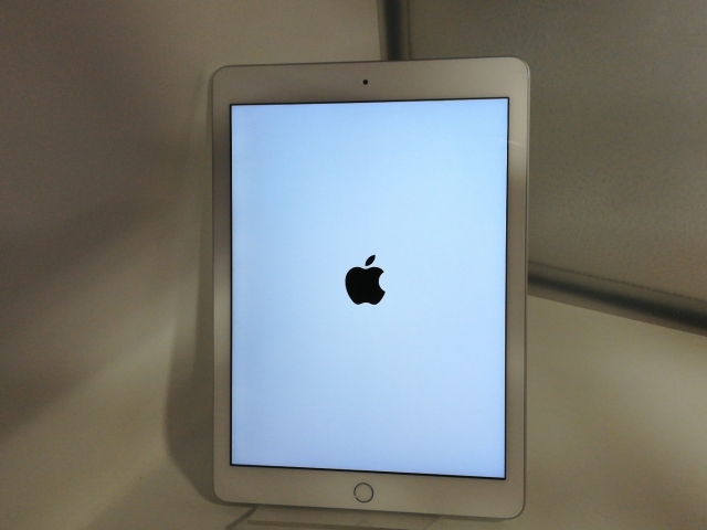 【中古】Apple 【Wi-Fi】 iPad（第5世代/2017） 32GB シルバー MP2G2J/A【三宮駅前】保証期間１ヶ月【ランクC】_8