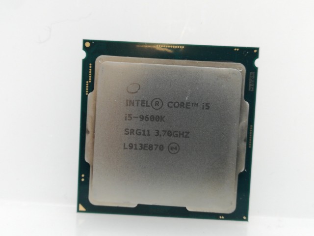 【中古】Intel Core i5-9600K (3.7GHz/TB:4.6GHz/SRG11/R0) BOX LGA1151/6C/6T/L3 9M/UHD630/TDP95W【京都】保証期間１週間