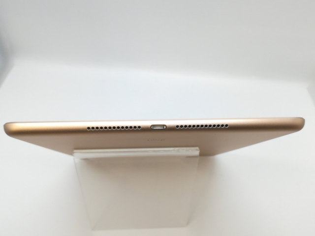 【中古】Apple 【Wi-Fi】 iPad（第5世代/2017） 32GB ゴールド MPGT2J/A【広島】保証期間１ヶ月【ランクB】