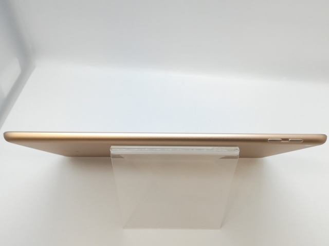 【中古】Apple 【Wi-Fi】 iPad（第5世代/2017） 32GB ゴールド MPGT2J/A【広島】保証期間１ヶ月【ランクB】