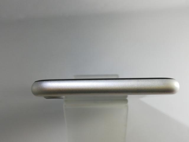 【中古】Apple docomo 【SIMロック解除済み】 iPhone SE（第2世代） 64GB ホワイト MX9T2J/A【京都】保証期間１ヶ月【ランクC】_7