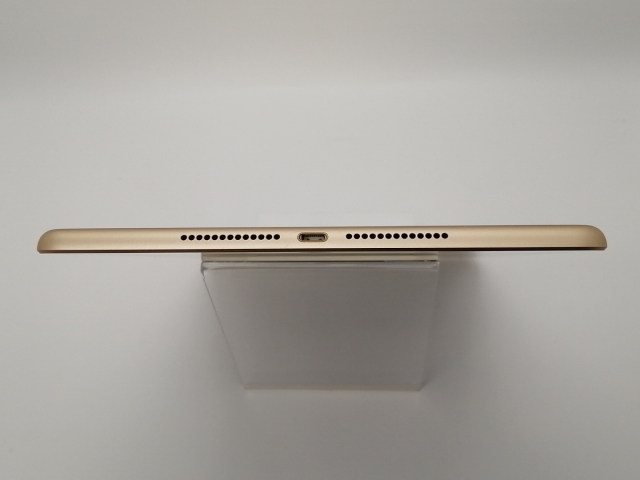 【中古】Apple SoftBank 【SIMロック解除済み】 iPad（第5世代/2017） 32GB ゴールド MPG42J/A【京都】保証期間１ヶ月【ランクB】_4