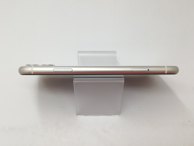 【中古】Apple au 【SIMロック解除済み】 iPhone 11 64GB ホワイト MWLU2J/A【福岡天神】保証期間１ヶ月