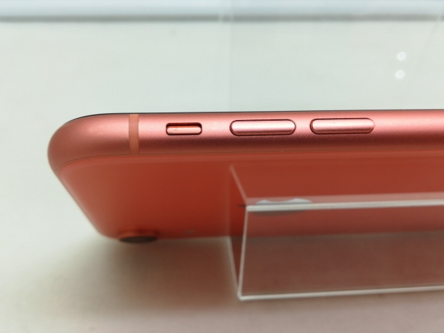 【中古】Apple docomo 【SIMロック解除済み】 iPhone XR 128GB コーラル MT0T2J/A【川崎】保証期間１ヶ月【ランクB】