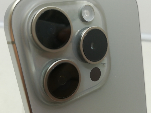 【中古】Apple 国内版 【SIMフリー】 iPhone 15 Pro 256GB ナチュラルチタニウム MTUF3J/A【川崎】保証期間１ヶ月【ランクB】_6