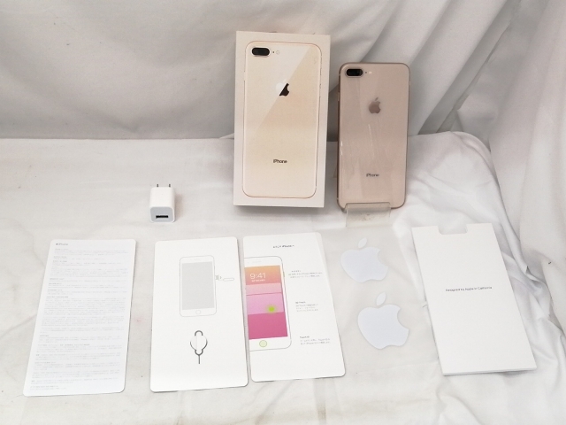 中古】Apple au 【SIMロック解除済み】 iPhone 8 Plus 256GB ゴールド