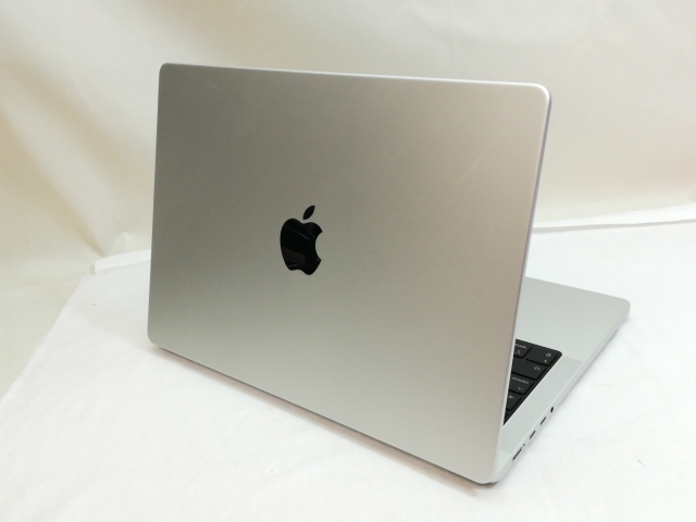 【中古】Apple MacBook Pro 14インチ CTO (14インチ,M5) M5(CPU:10C/GPU:10C)/32G/512G シルバー【川崎】保証期間１ヶ月【ランクA】