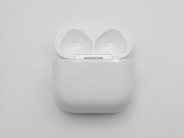 新品未使用AirPods 4 アクティブノイズキャンセリング 中古】Apple