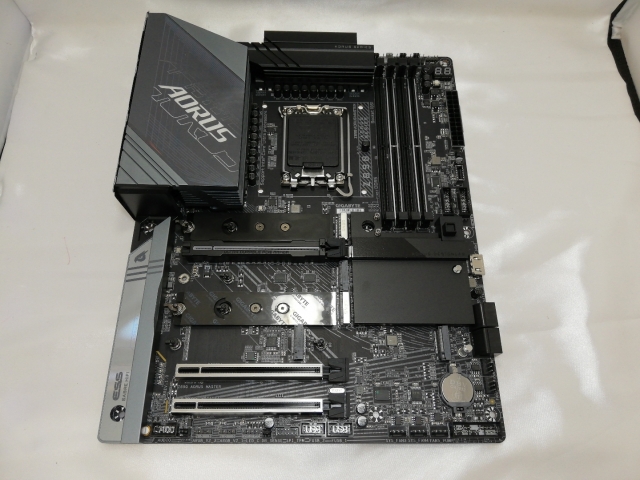 【中古】GIGABYTE Z890 AORUS MASTER Z890/LGA1851/10GbitLAN/ATX【川崎】保証期間１週間