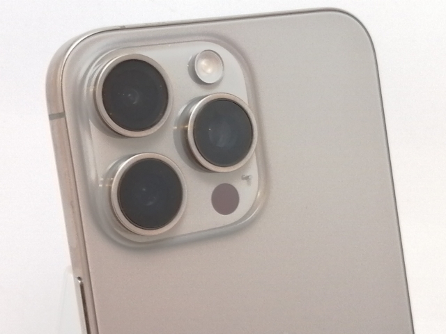 【中古】Apple docomo 【SIMフリー】 iPhone 15 Pro Max 256GB ナチュラルチタニウム MU6R3J/A【津田沼】保証期間１ヶ月【ランクA】