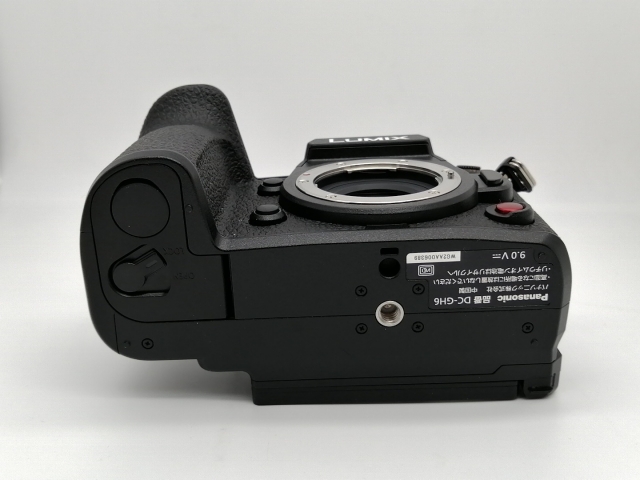 《美品》Panasonic LUMIX DC-GH6 ボディ 中古 《美品》 Panasonic LUMIX DC-GH6 ボディ 三角環取付部分解