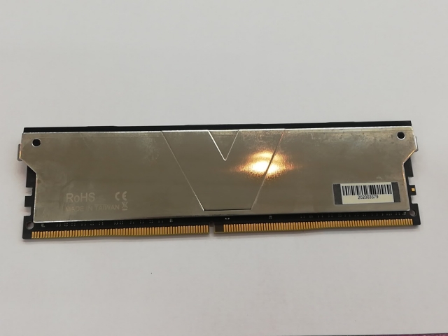 【中古】DDR4 32GB PC4-25600(DDR4-3200)【デスクトップPC用】 【秋葉3号】保証期間１週間