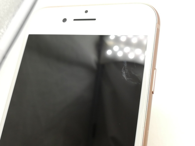 中古】Apple docomo 【SIMロック解除済み】 iPhone 8 64GB ゴールド