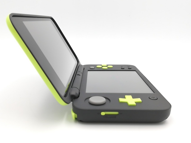 Newニンテンドー2DS LL ブラック×ライム 任天堂 New Nintendo 2DS LL