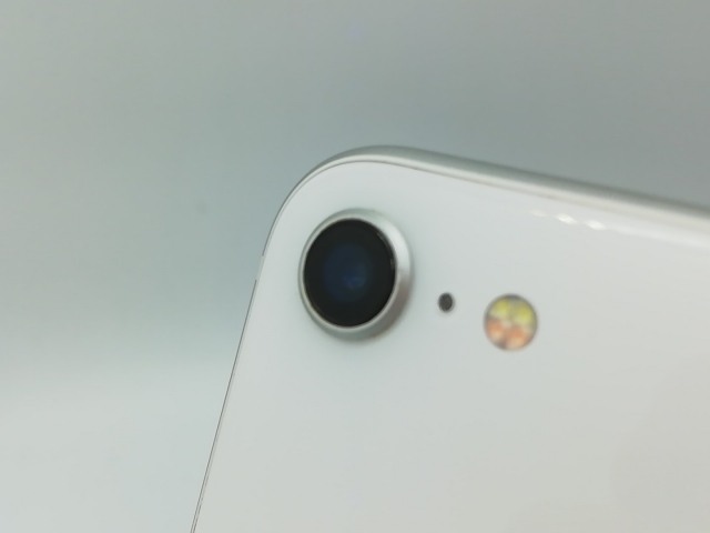 【中古】Apple au 【SIMロック解除済み】 iPhone SE（第2世代） 64GB ホワイト MHGQ3J/A（後期型番）【秋葉本店】保証期間１ヶ月【ランクB】_6