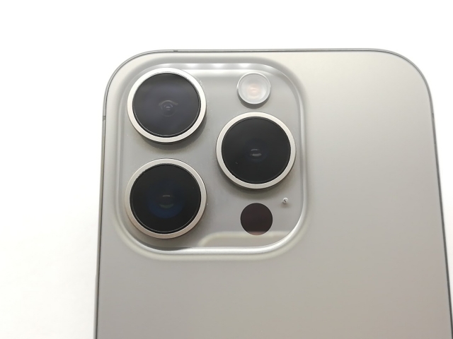 【中古】Apple 国内版 【SIMフリー】 iPhone 15 Pro 256GB ナチュラルチタニウム MTUF3J/A【横浜】保証期間１ヶ月【ランクB】_6
