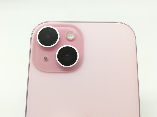 中古】Apple docomo 【SIMフリー】 iPhone 15 128GB ピンク MTMJ3J/A