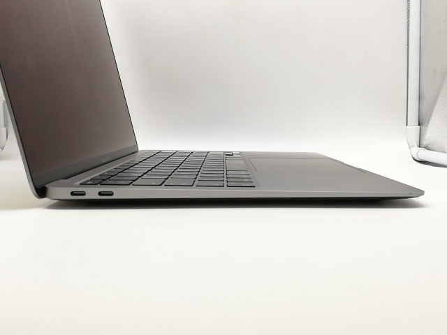 【中古】Apple MacBook Air 13インチ CTO (M1・2020) スペースグレイ Apple M1(CPU:8C/GPU:8C)/16G/512G【横浜】保証期間１ヶ月【ランクB】