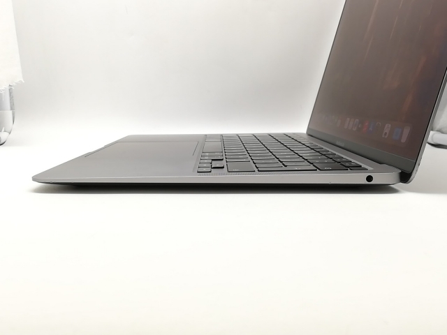【中古】Apple MacBook Air 13インチ CTO (M1・2020) スペースグレイ Apple M1(CPU:8C/GPU:8C)/16G/512G【横浜】保証期間１ヶ月【ランクB】