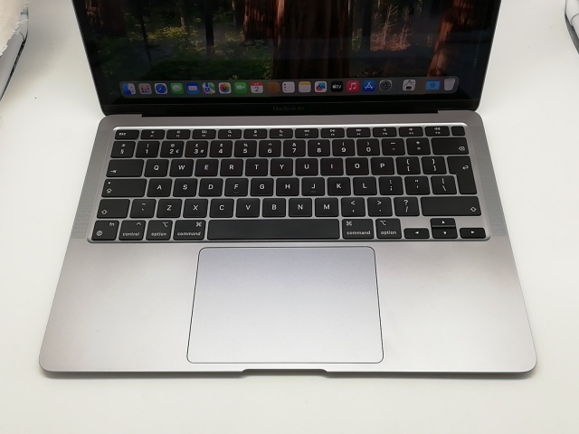 【中古】Apple MacBook Air 13インチ CTO (M1・2020) スペースグレイ Apple M1(CPU:8C/GPU:8C)/16G/512G【横浜】保証期間１ヶ月【ランクB】