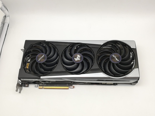 【中古】SAPPHIRE NITRO+ Radeon RX 6800 OC 16G GDDR6（11305-01-20G） RX6800/16GB(GDDR6)/PCI-E【横浜】保証期間１週間