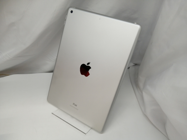 タブレット Apple iPad (第8世代) 128GB シルバー Wi-Fi