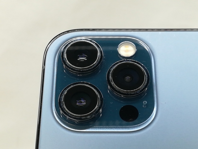 【中古】Apple SoftBank 【SIMロック解除済み】 iPhone 12 Pro Max 128GB パシフィックブルー MGCX3J/A【札幌】保証期間１ヶ月【ランクB】_6