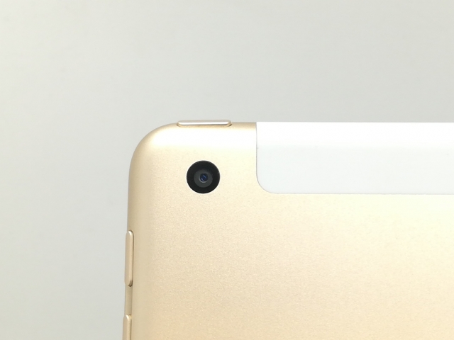 【中古】Apple docomo 【SIMロックあり】 iPad（第5世代/2017） 32GB ゴールド MPG42J/A【札幌】保証期間１ヶ月【ランクB】_6