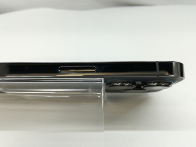 【中古】Apple docomo 【SIMフリー】 iPhone 13 Pro 256GB グラファイト MLUN3J/A【札幌】保証期間１ヶ月【ランクB】