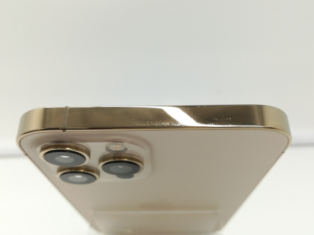 【中古】Apple docomo 【SIMロック解除済み】 iPhone 12 Pro Max 256GB ゴールド MGD13J/A【札幌】保証期間１週間【ランクC】_2