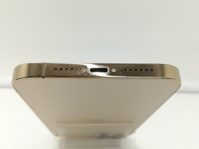 【中古】Apple docomo 【SIMロック解除済み】 iPhone 12 Pro Max 256GB ゴールド MGD13J/A【札幌】保証期間１週間【ランクC】_4