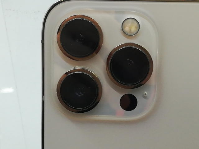 【中古】Apple au 【SIMフリー】 iPhone 13 Pro 256GB ゴールド MLUQ3J/A【札幌】保証期間１ヶ月【ランクB】