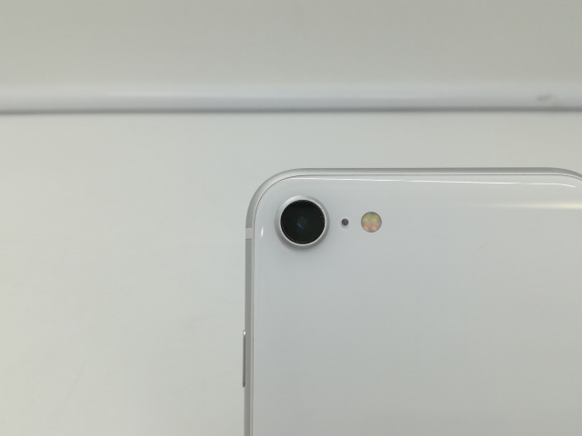 【中古】Apple au 【SIMロック解除済み】 iPhone SE（第2世代） 64GB ホワイト MHGQ3J/A（後期型番）【札幌】保証期間１ヶ月【ランクC】_6