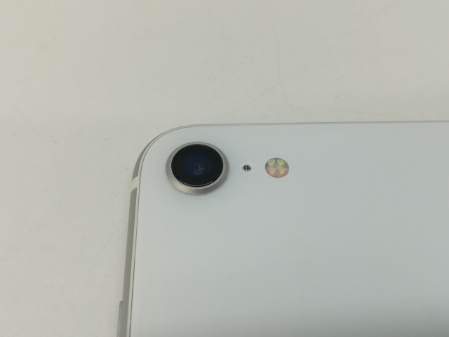 【中古】Apple docomo 【SIMロック解除済み】 iPhone SE（第2世代） 64GB ホワイト MHGQ3J/A（後期型番）【札幌】保証期間１ヶ月【ランクC】_6