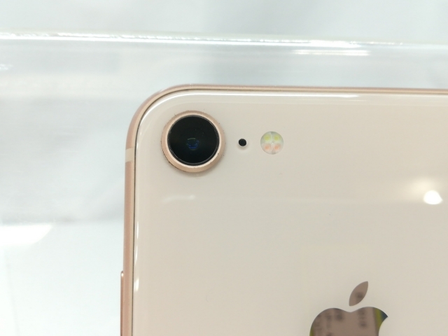 【中古】Apple docomo 【SIMロック解除済み】 iPhone 8 64GB ゴールド MQ7A2J/A【仙台イービーンズ】保証期間１ヶ月【ランクB】_6