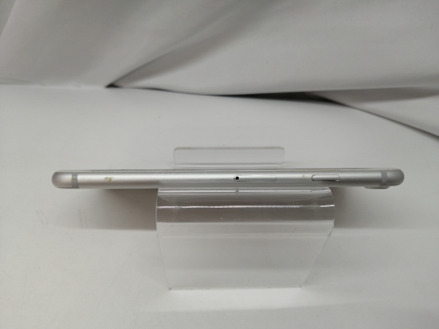 【中古】Apple docomo 【SIMロック解除済み】 iPhone 7 32GB シルバー MNCF2J/A【札幌】保証期間１週間【ランクC】_3