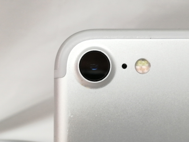 【中古】Apple docomo 【SIMロック解除済み】 iPhone 7 32GB シルバー MNCF2J/A【札幌】保証期間１週間【ランクC】_6