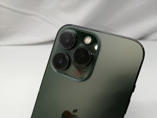 【中古】Apple au 【SIMフリー】 iPhone 13 Pro 128GB アルパイングリーン MNDX3J/A【札幌】保証期間１ヶ月【ランクB】_3