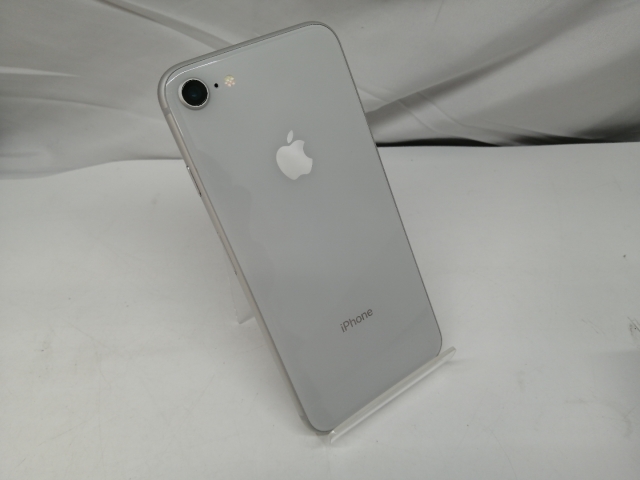 【中古】Apple au 【SIMロック解除済み】 iPhone 8 64GB シルバー MQ792J/A【札幌】保証期間１週間【ランクC】