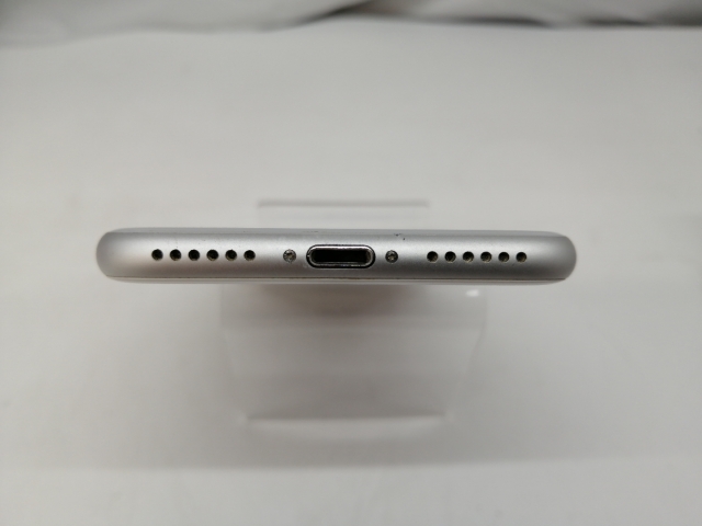 【中古】Apple au 【SIMロック解除済み】 iPhone 8 64GB シルバー MQ792J/A【札幌】保証期間１週間【ランクC】_4