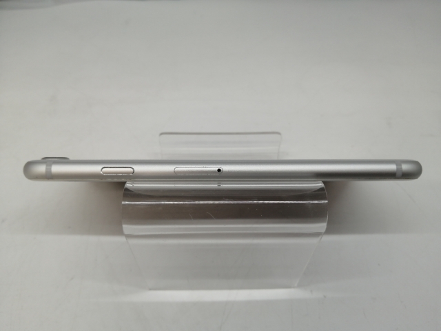 【中古】Apple au 【SIMロック解除済み】 iPhone 8 64GB シルバー MQ792J/A【札幌】保証期間１週間【ランクC】_5