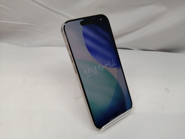 【中古】Apple docomo 【SIMフリー】 iPhone 15 Pro 256GB ホワイトチタニウム MTUD3J/A【札幌】保証期間１ヶ月【ランクA】_1