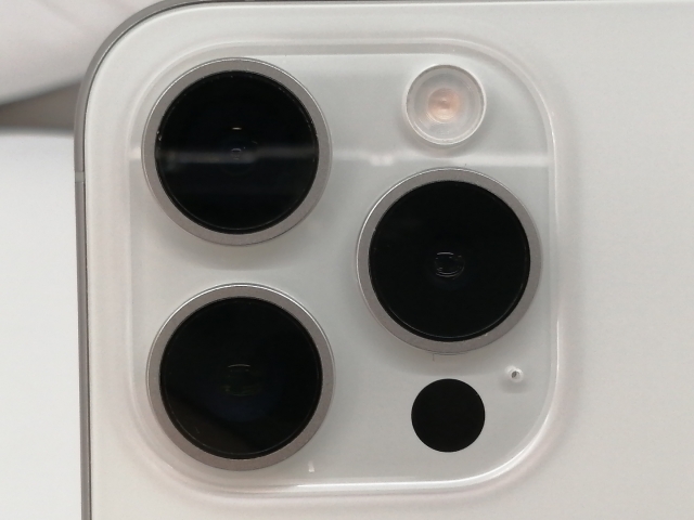 【中古】Apple docomo 【SIMフリー】 iPhone 15 Pro 256GB ホワイトチタニウム MTUD3J/A【札幌】保証期間１ヶ月【ランクA】_6