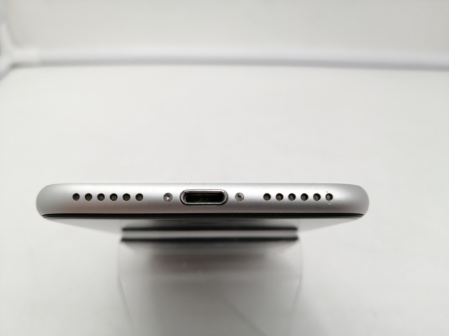 【中古】Apple SoftBank 【SIMロック解除済み】 iPhone SE（第2世代） 64GB ホワイト MHGQ3J/A（後期型番）【札幌】保証期間１週間【ランクC】_4
