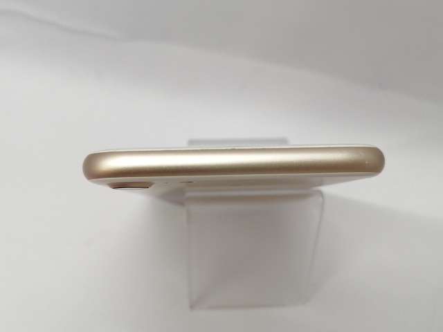 【中古】Apple SoftBank 【SIMロック解除済み】 iPhone 7 128GB ゴールド MNCM2J/A【川越クレアモール】保証期間１週間【ランクC】_2